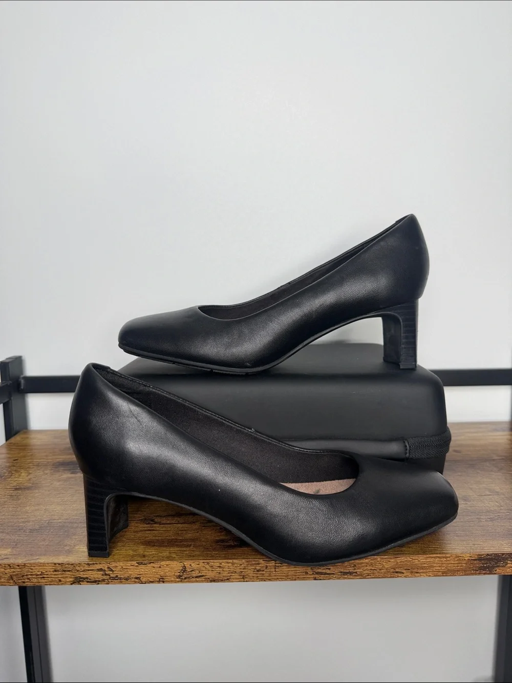 Clarks Kyndall Iris Pump in Black Leather Size 7.5